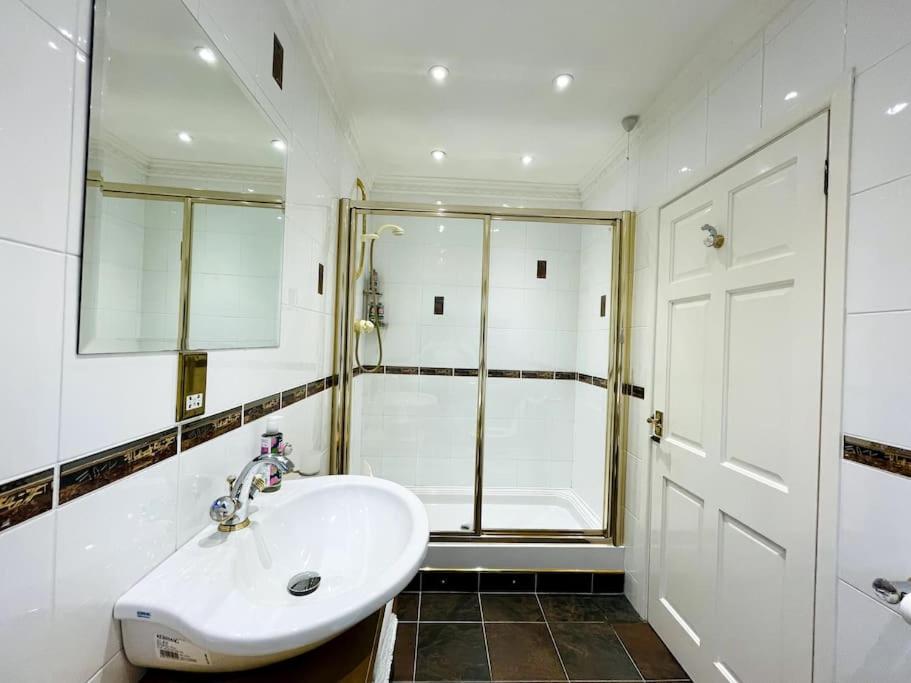 Karinya Suite Llanvaches Екстериор снимка